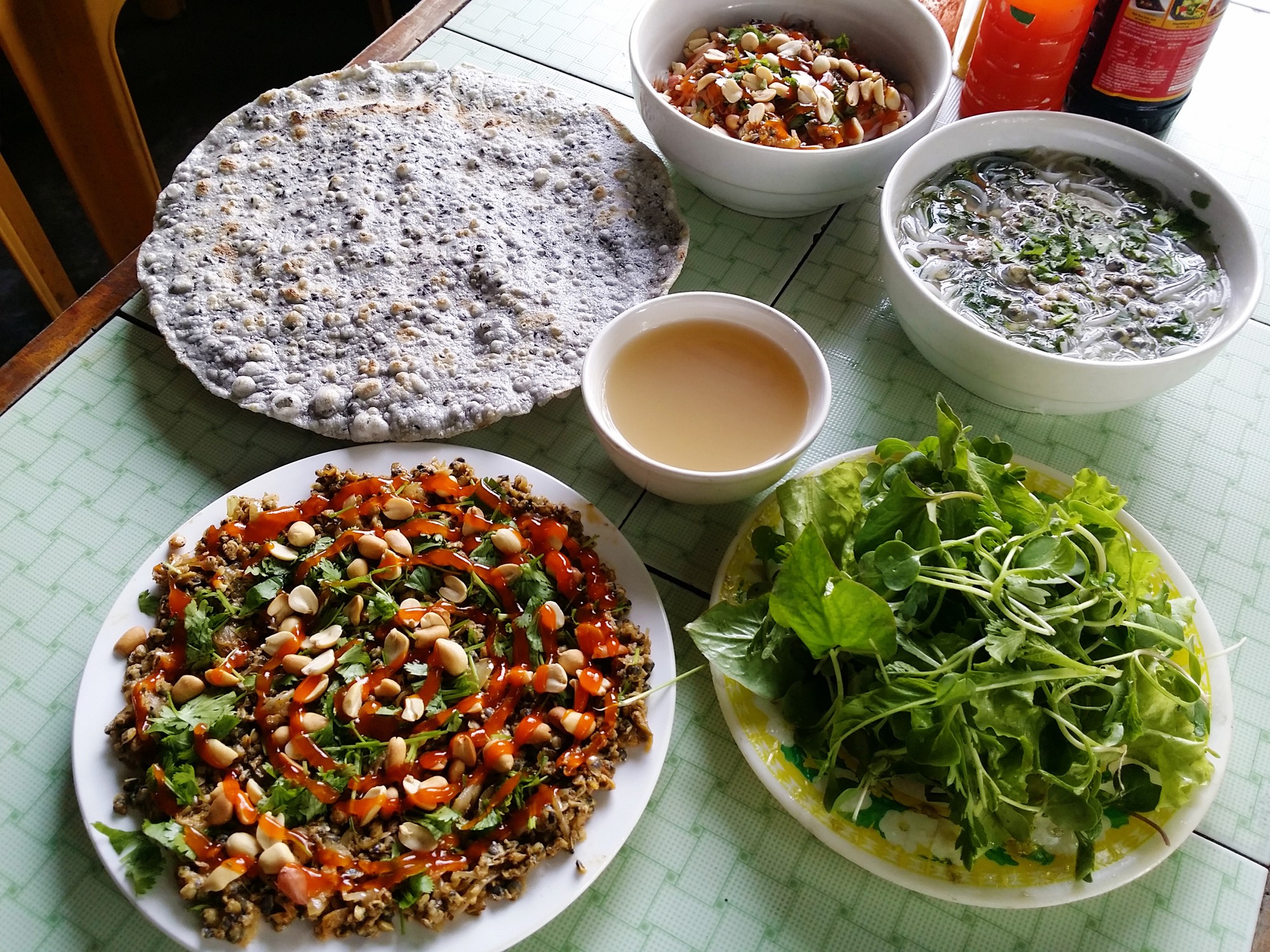 Chắt chắt xào xúc bánh đa