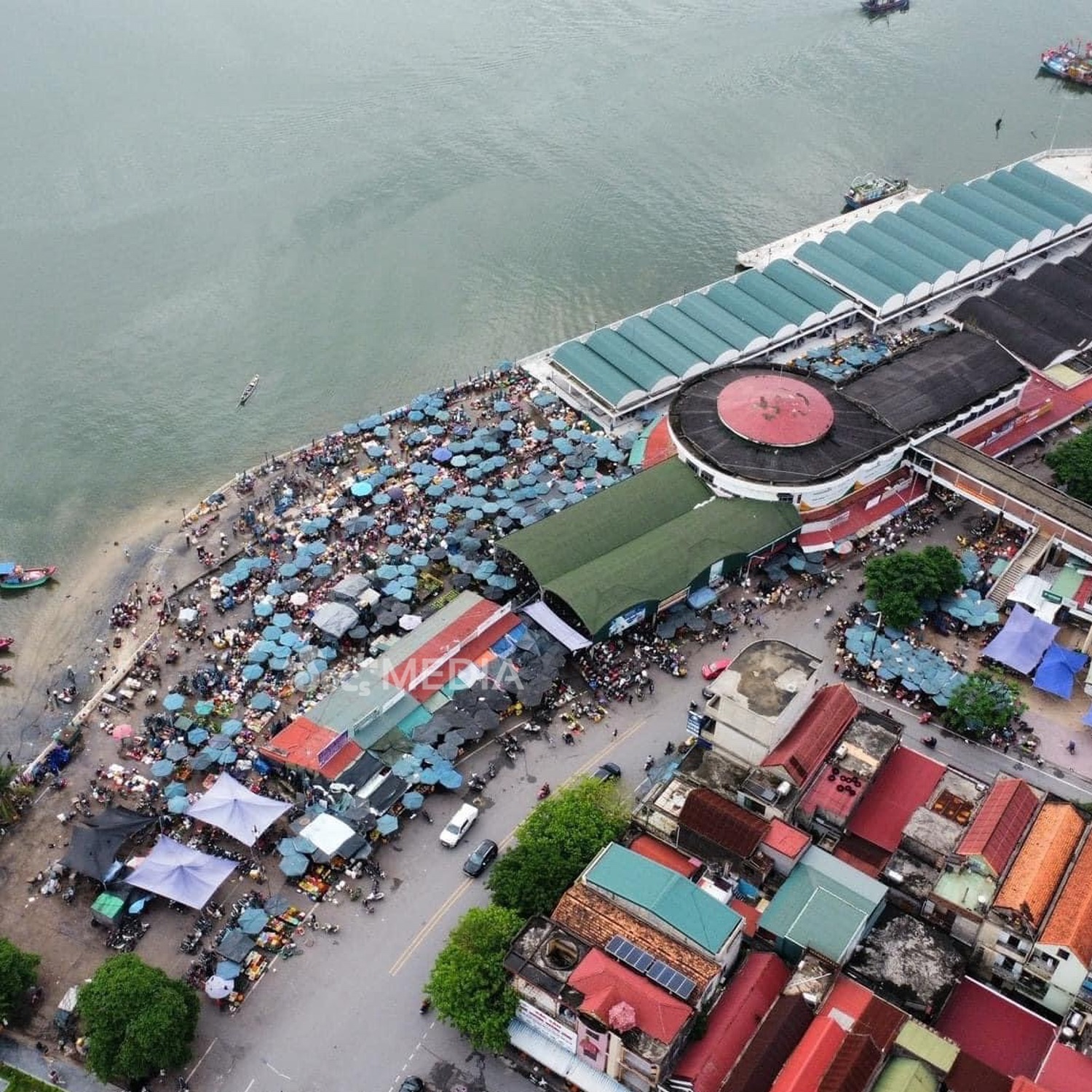 Chợ Đồng Hới từ trên cao